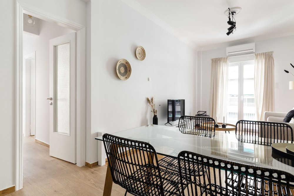 UPSTREET Urban 2BD Apartment in Koukaki
