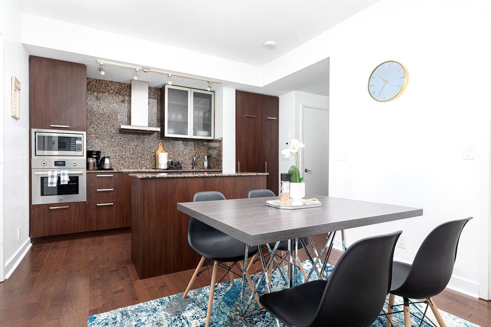 Downtown Toronto Condo near Scotiabank Arena