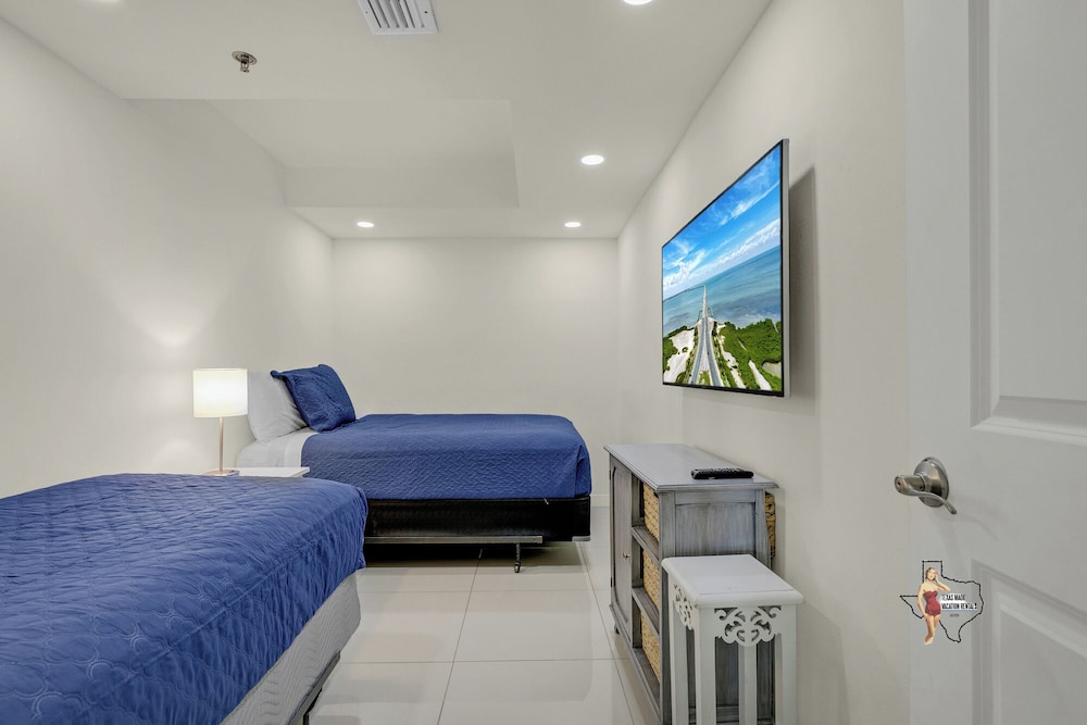 Bahia Mar-Solare Beachfront & Two Pools