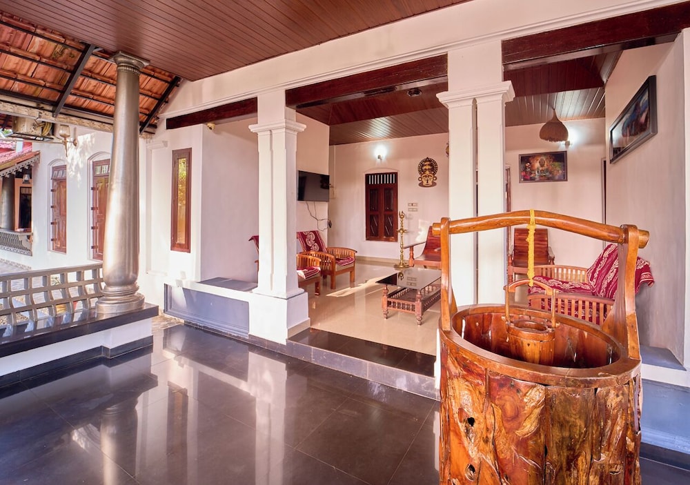 Cotelac Heritage Lake Resort Alleppey