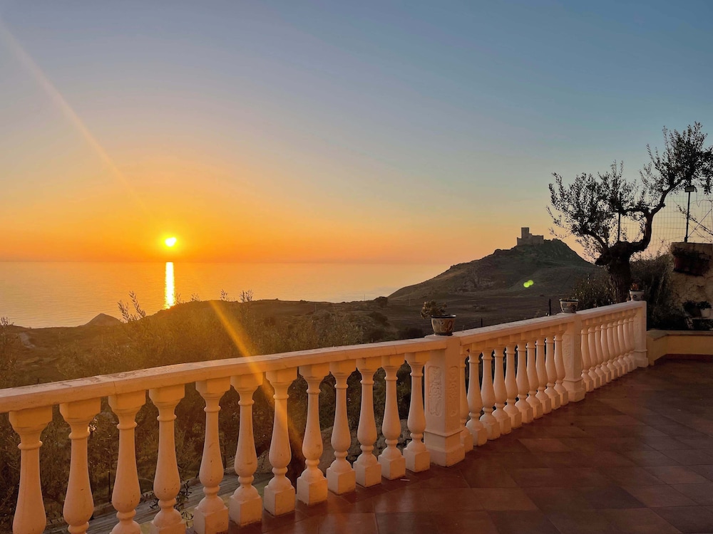 LA COLLINA SUL MARE