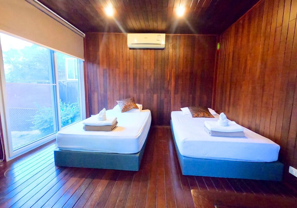 19 Degrees Resort