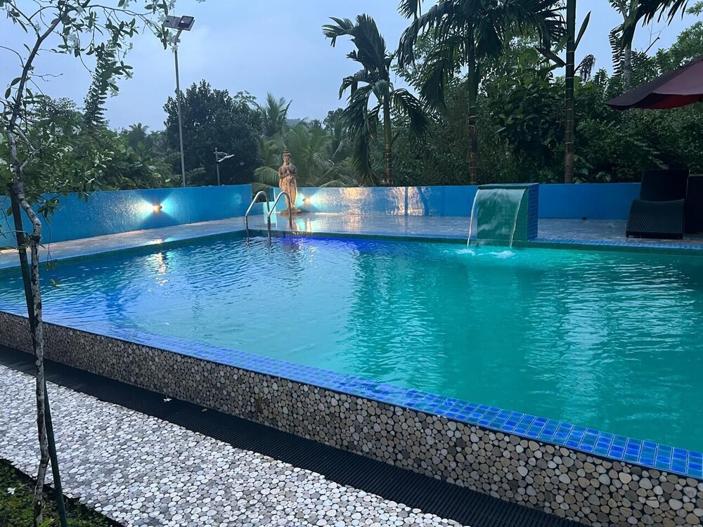 South Summer Villa 360