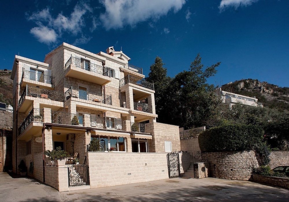 Hotel Apartments Vuksic - Image 1