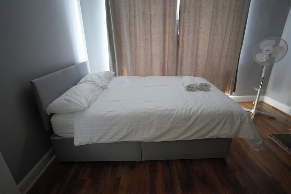Westwick Gardens Retreat - 4 Bedroom House