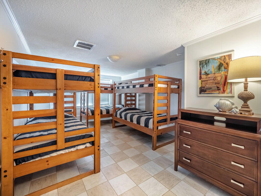 Surfside Cottage by Topsail Realty