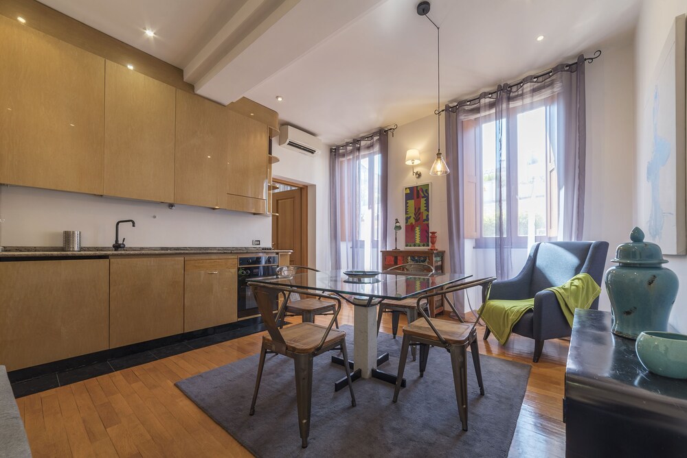 Piazza di Spagna Stylish Flat