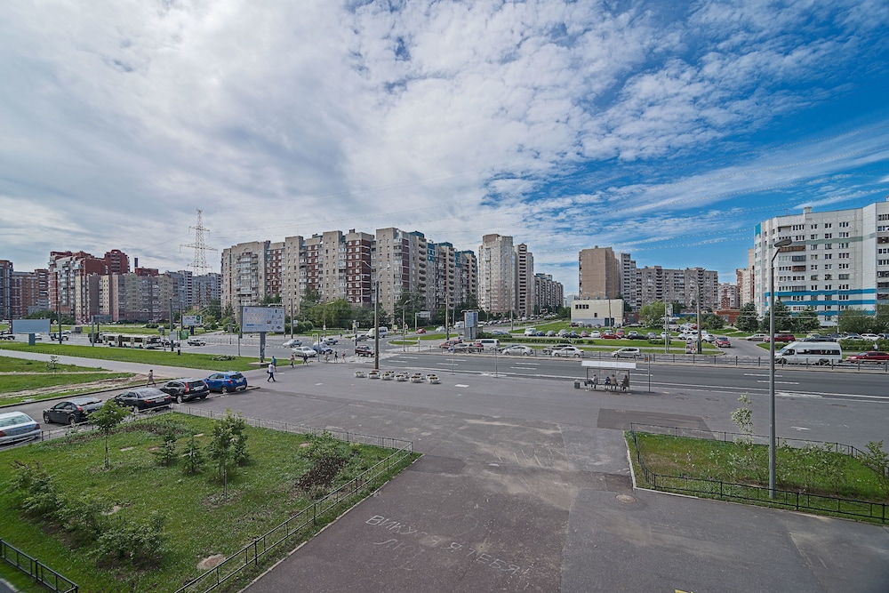 FlatHome24 metro Komendanskiy prospect