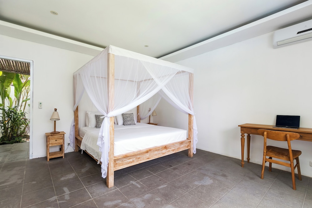 Stunning 4 Bedrooms Private Pool Villa Near Seminyak Beach With Bunkbeds view 4
