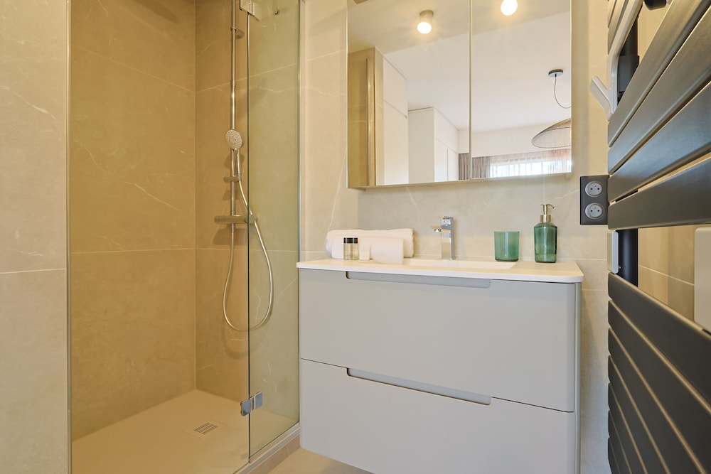 Le Jungle in Cannes With 2 Bedrooms and 2 Bathrooms