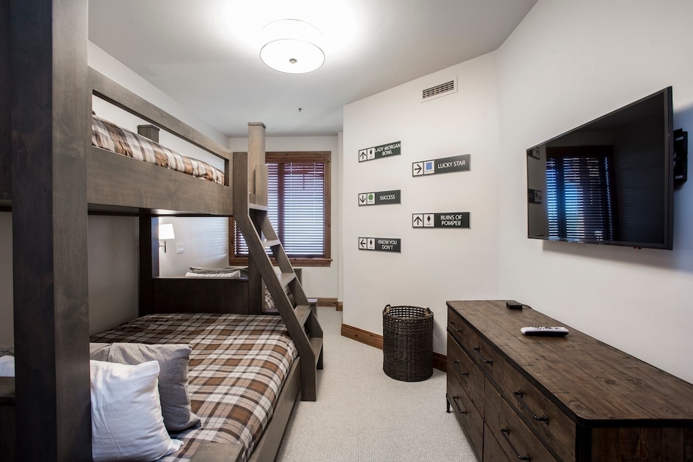 Grand Lodge - 3-Bedroom Deluxe #408 - Ski-in/out 3 Condo