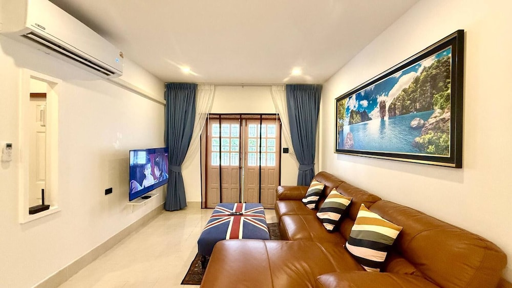 Valley 41 - 2 bdr Private Villa Near Phuket Town