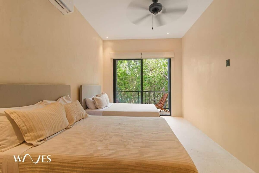 Spacious 3 Br. W/private Pool Exclusive Gym