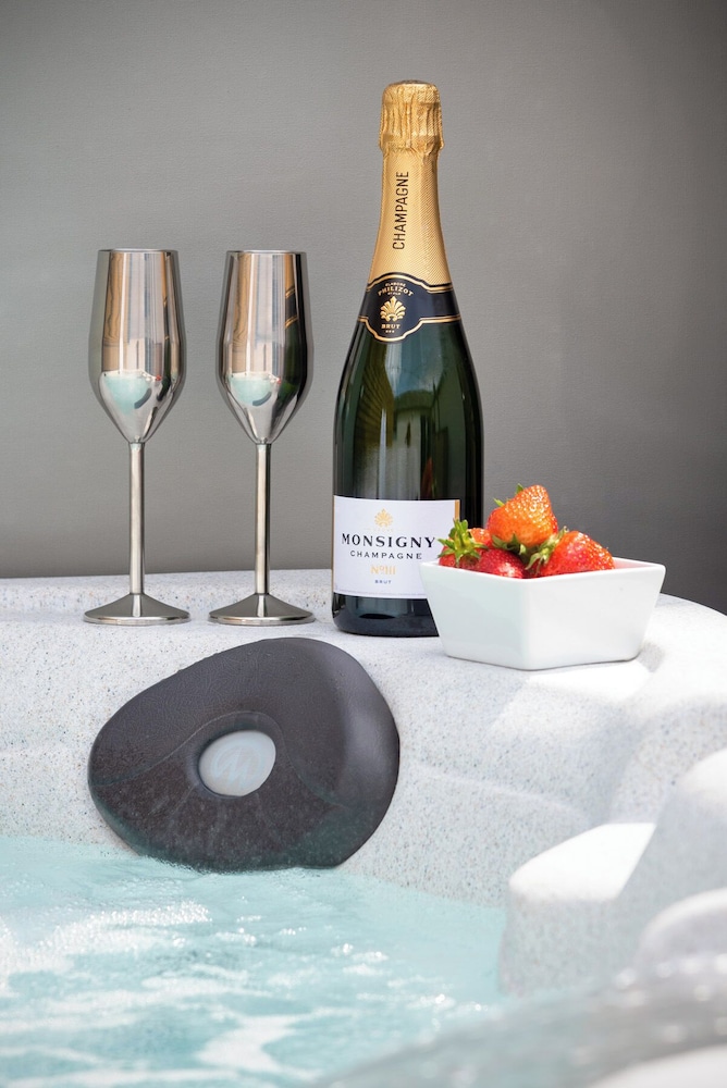 Beautiful 2-bed Cottage Near Carlisle With Hot Tub
