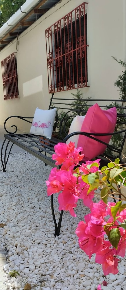 Family apt Centric Near Historic Center Boardwalk