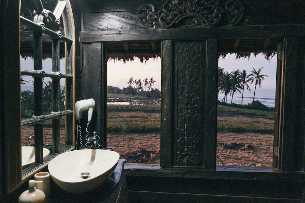 Most Exotic Beachfront Villa Keong