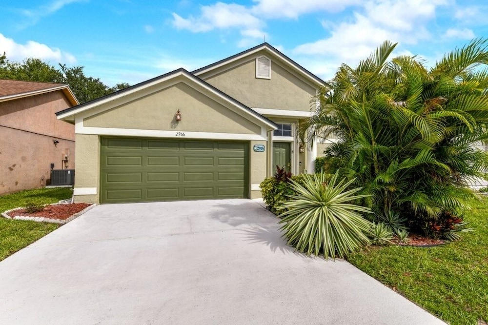 Cozy 3br Home W/ Private Pool Near Disney 3 Bedroom Villa