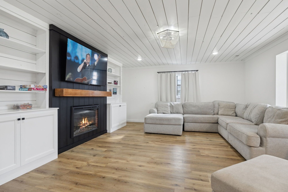 Fox Haven Retreat-modern Cabin-acres of Priv Land