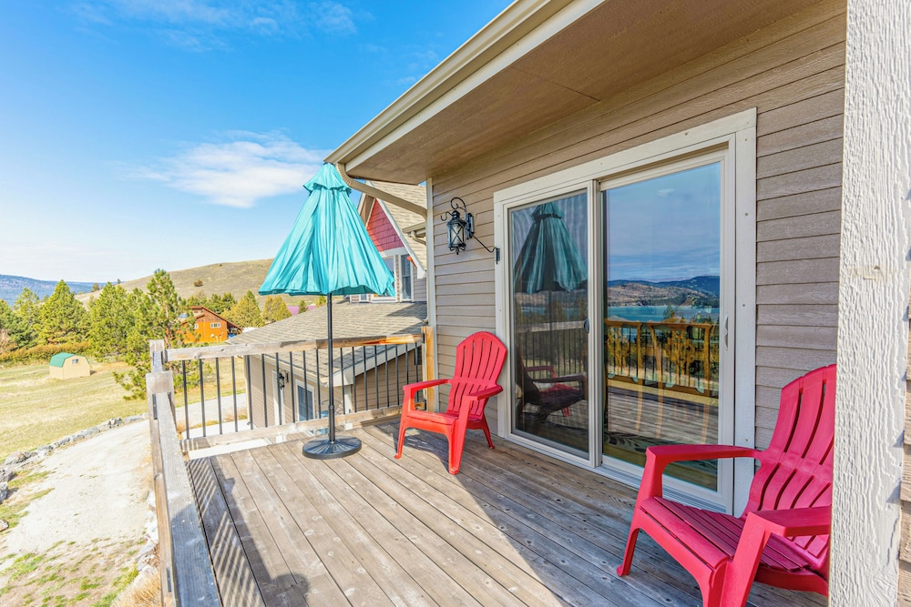 Spectacular Lake-view Retreat w/ Deck, Grill