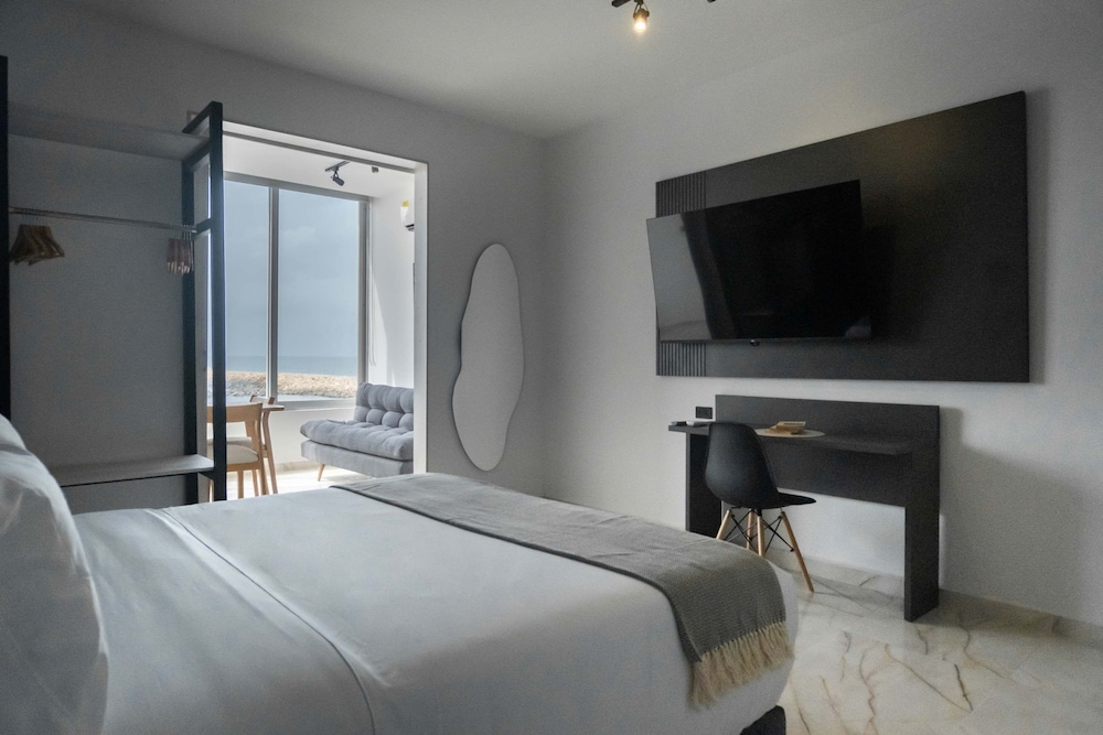 w Shining 1BR w Ocean View Near C Amurallada