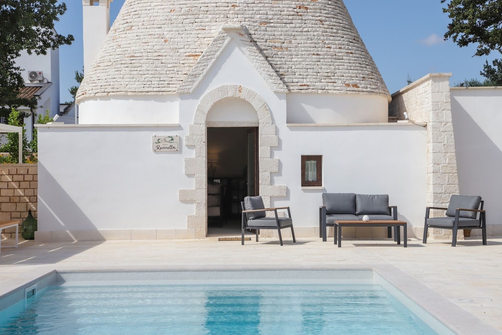 TD Trullo Roverella Charming Trullo with Pool view 4