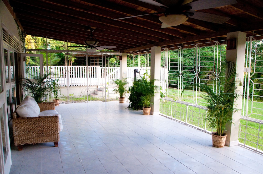 The Artiste's Boutique by Bohemian Lodges