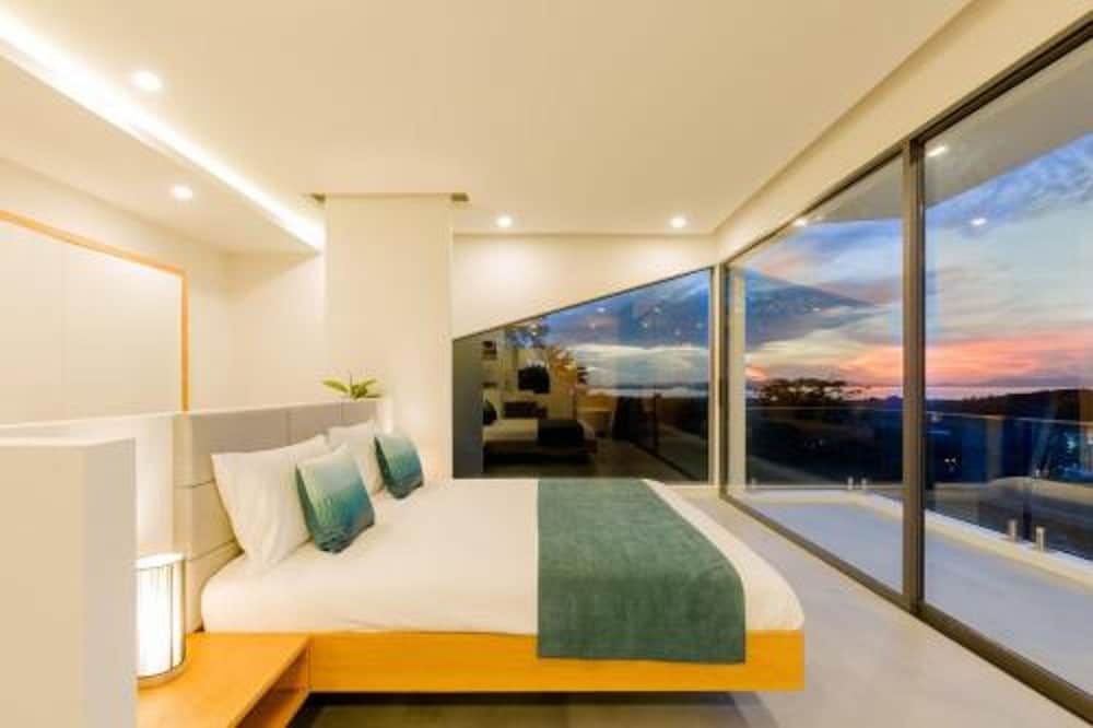 Yamu Hills Panoramic Ocean View 6 Bed Luxury Vila