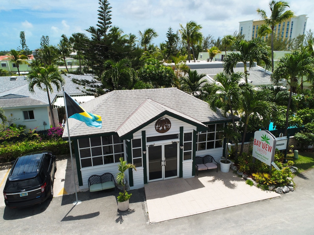 Hotel Bay View Suites Paradise Island - Image 1