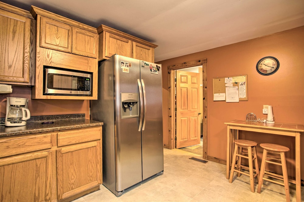 Spacious Bethlehem Mountaintop Home w/ Deck & View