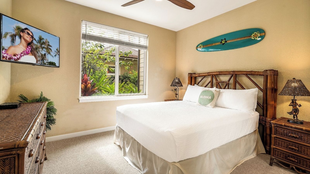 Spacious Ground Floor End Unit - Walk to Beach & Shopping - Vrkcv