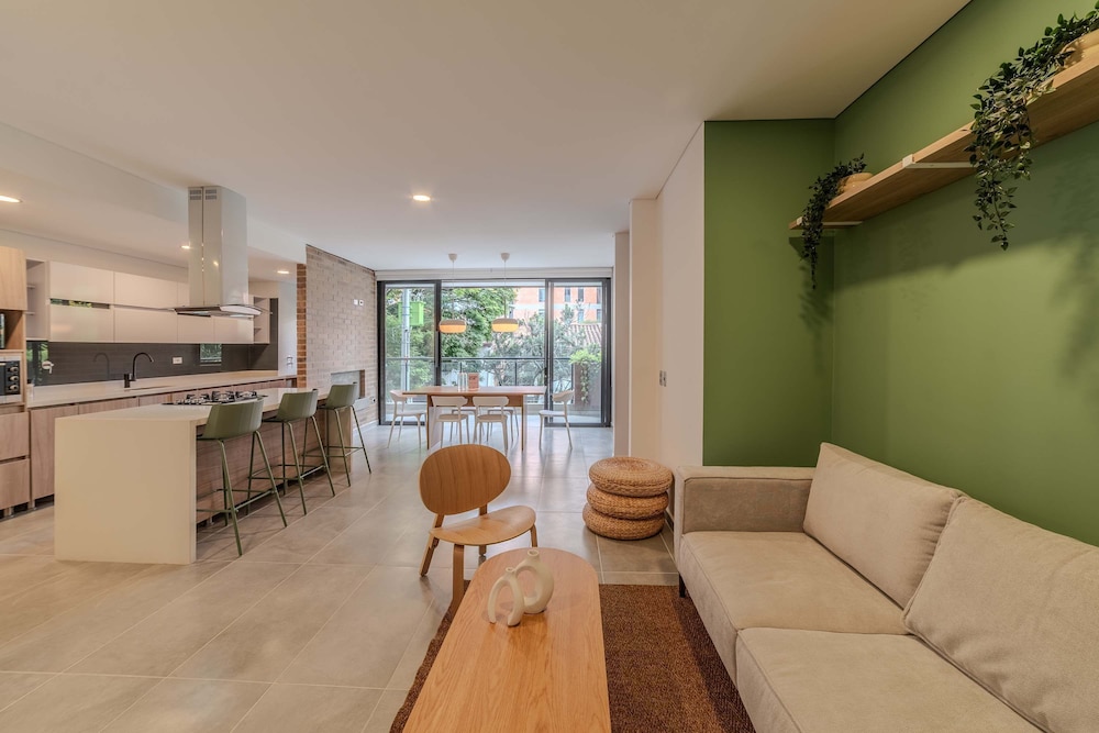 w Spacious 3BR w Outdoor Dining Terrace in Laureles