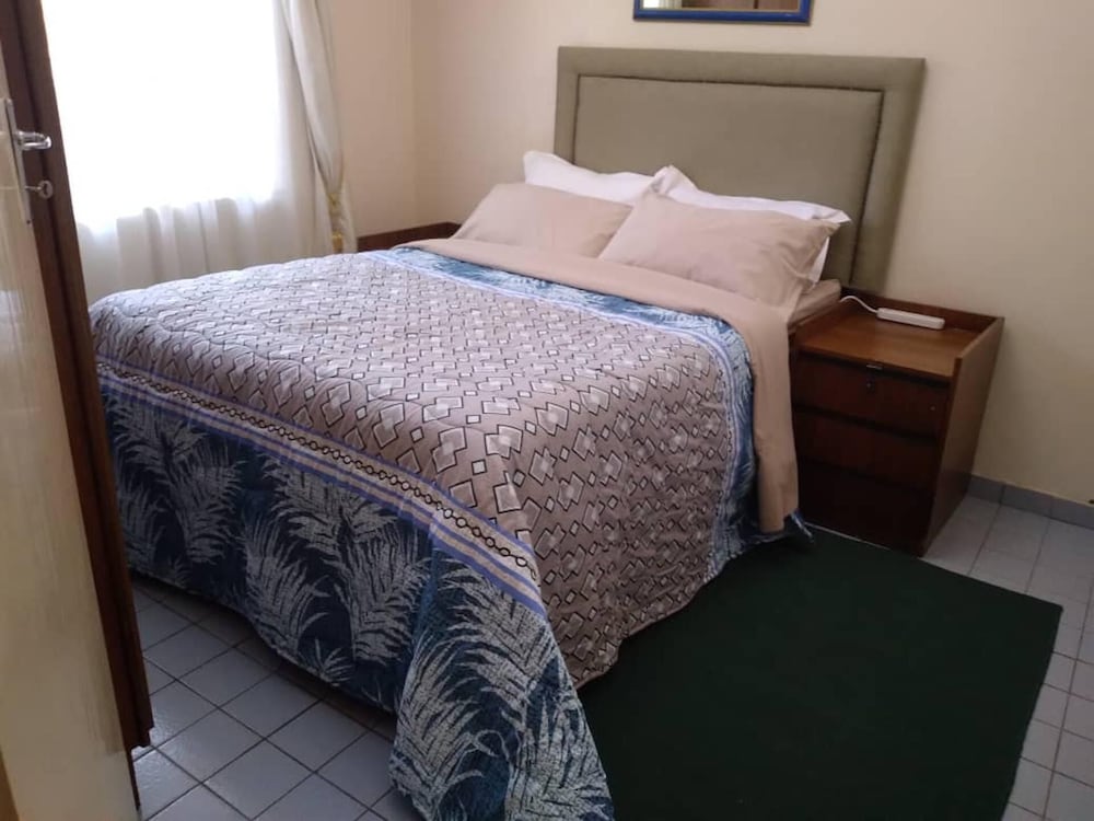 Cottage Sleeps 4 With Pool view 2