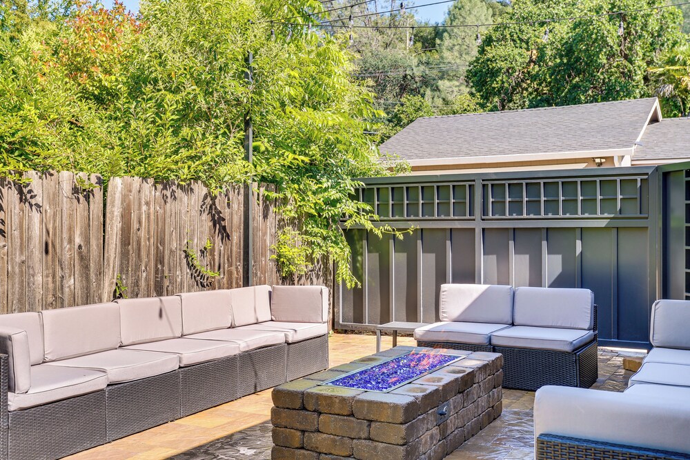 Walk to Park & Aquatic Center: Airy Redding Home!