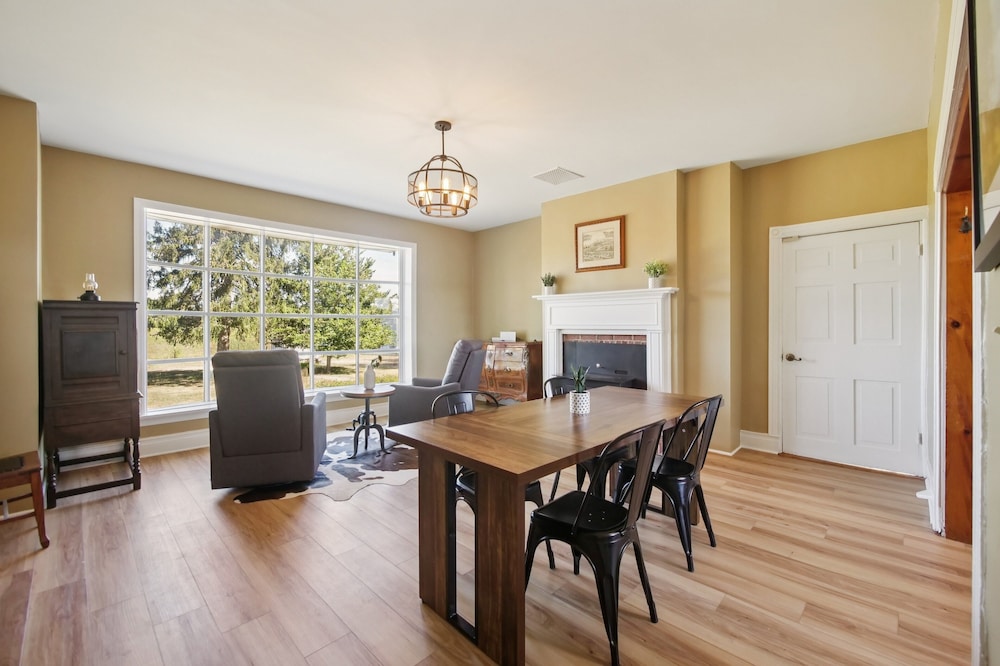 Peaceful Retreat With Scenic Surroundings 4 Bedroom Home