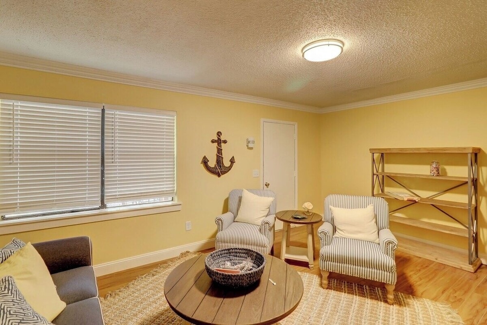 Family 2BR Retreat Near Beach + Pool Hilton Head