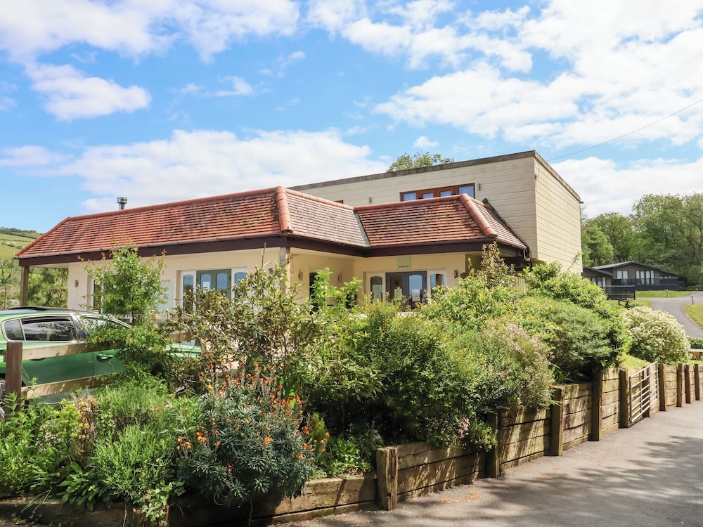 23 Manleigh Park