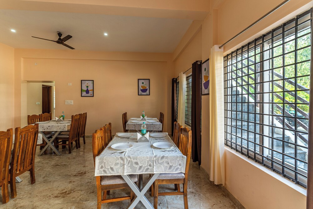 Treebo Arabica Valley-Coffee Plantation Retreat