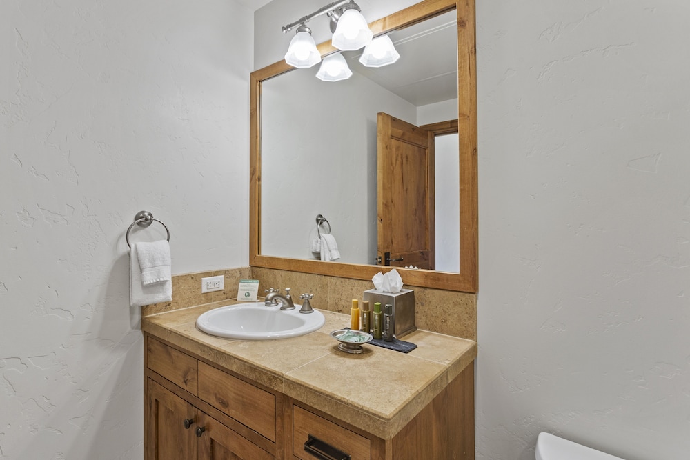 Shooting Star Lodge at Deer Valley Resort - Two Bedroom Residence #203 2 Condo