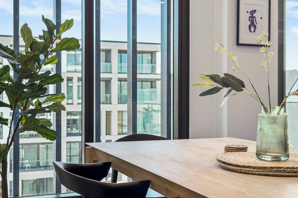 Sunny and Spacious in Wynyard Quarter view 4