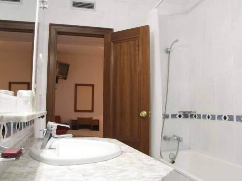 Hostal Gran Via Levante