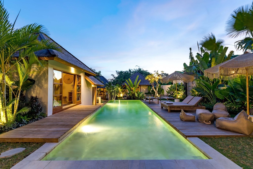 Villa Chempaka by Alfred in Bali - New Luxe Tropical 4BR Dream Villa in Canggu