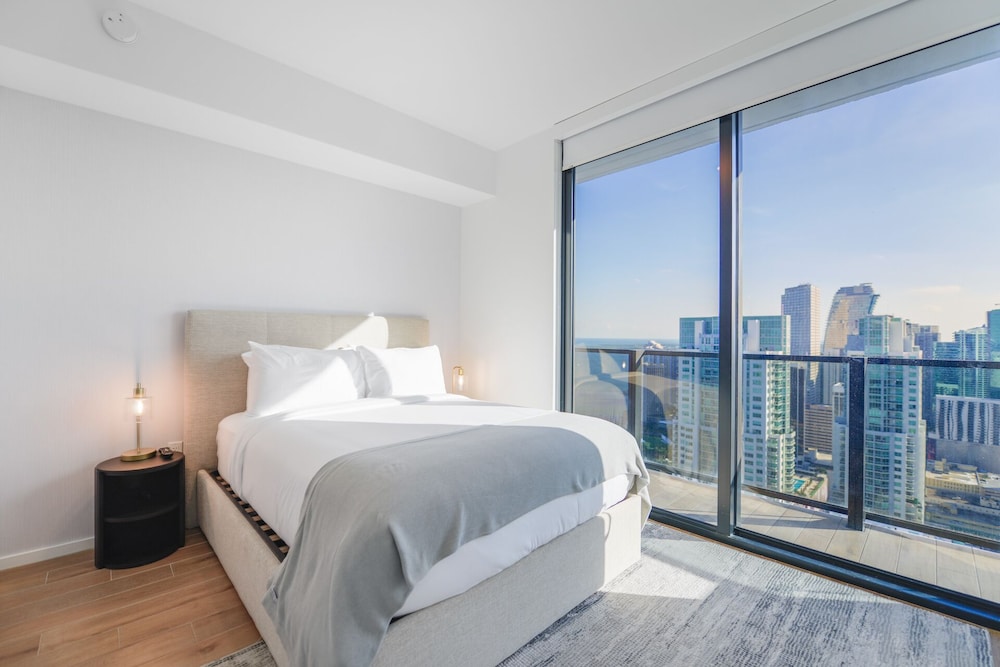 Bayside Apt with Impressive City Views