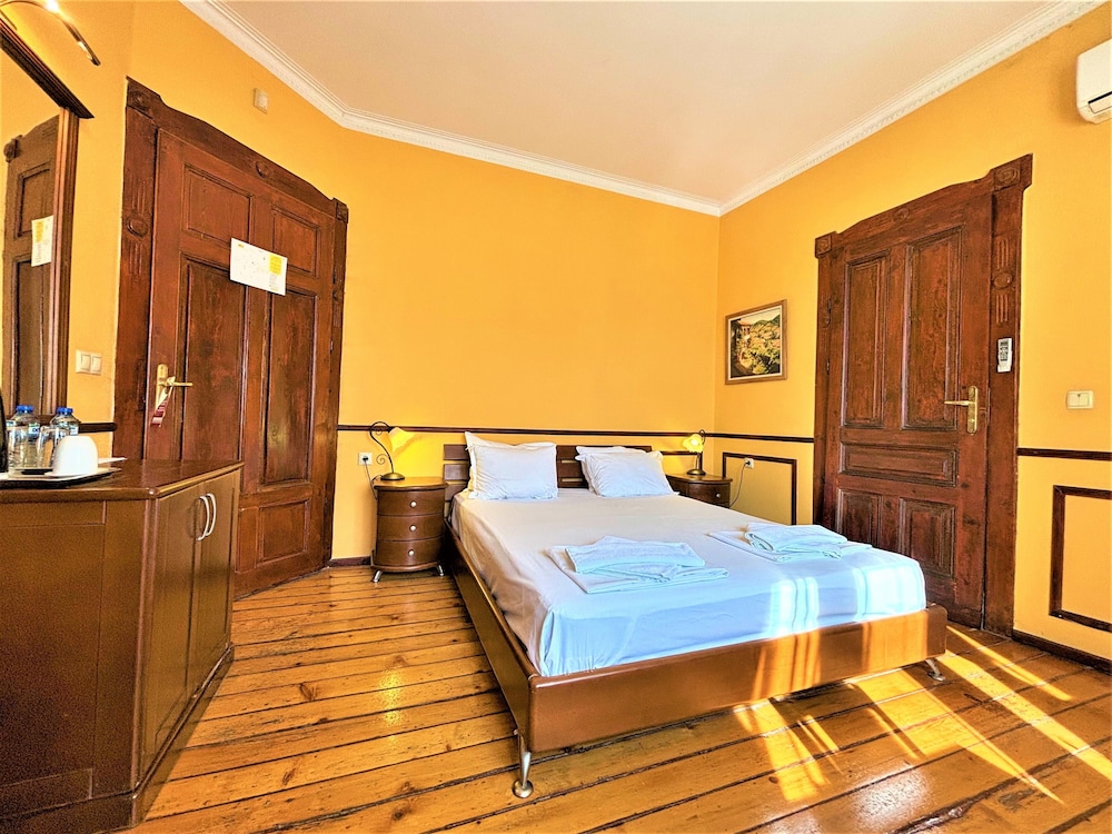 Lopera Guest House