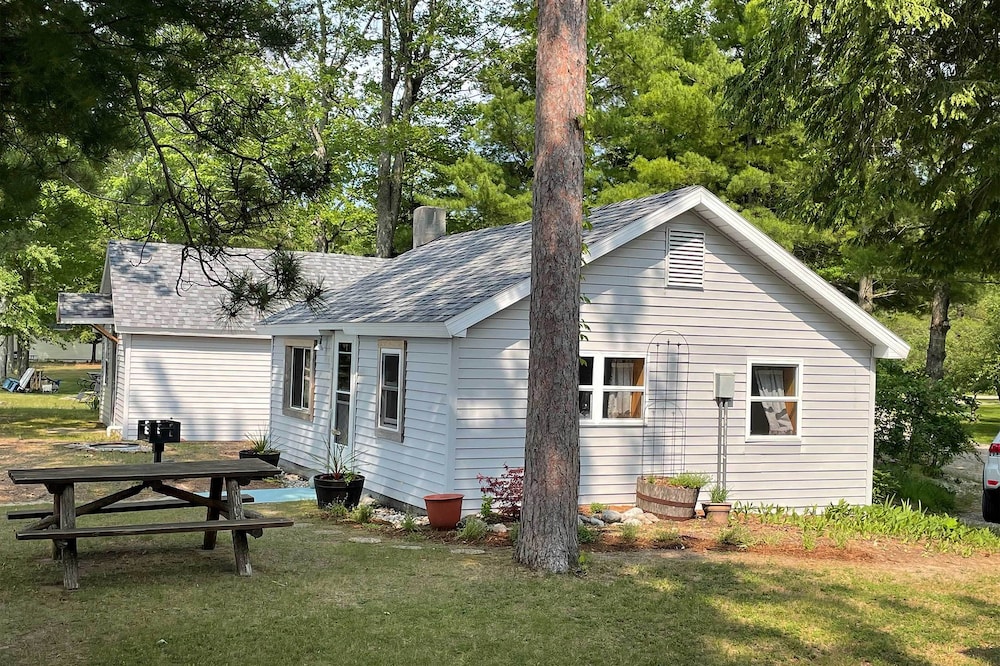Pine Ridge Resort Cabin on Bass Lake w/ Dock!
