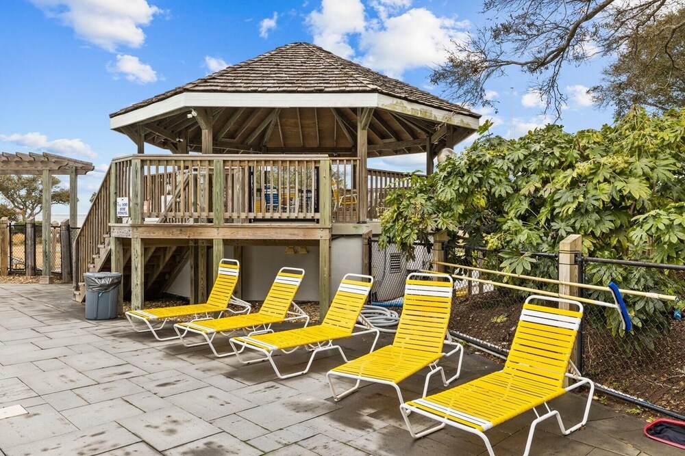 Endless Summer 2 Bedroom Condo by RedAwning view 2