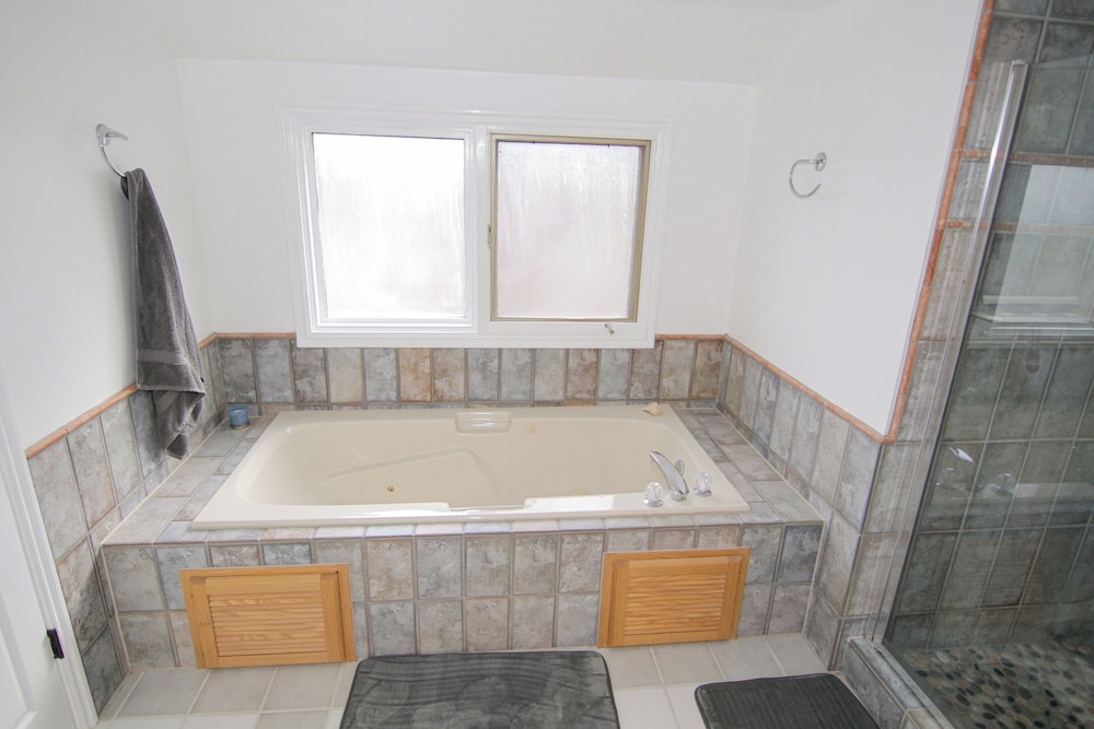 Fish Hatchery Ranch w/ Furnished Patio