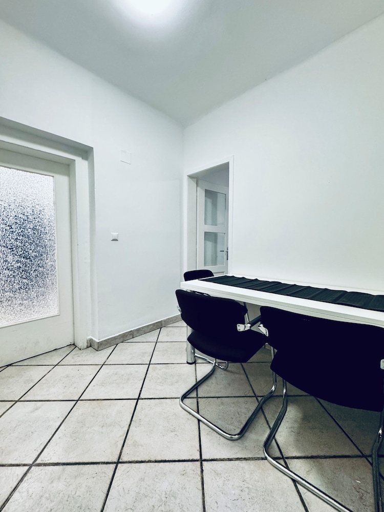Spacious Budget Home Garden Stay