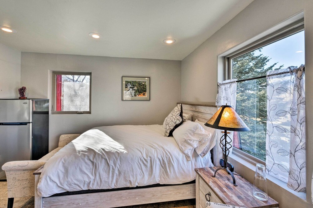 Cozy Mountain Studio By Main Street & Hot Springs!