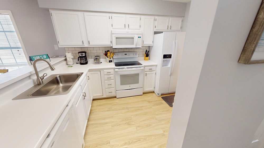 River Oaks 38f 2 Bedroom Condo
