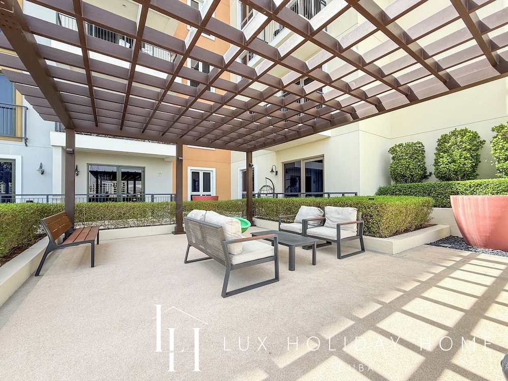 LUX The Le Pont Sea View Suite